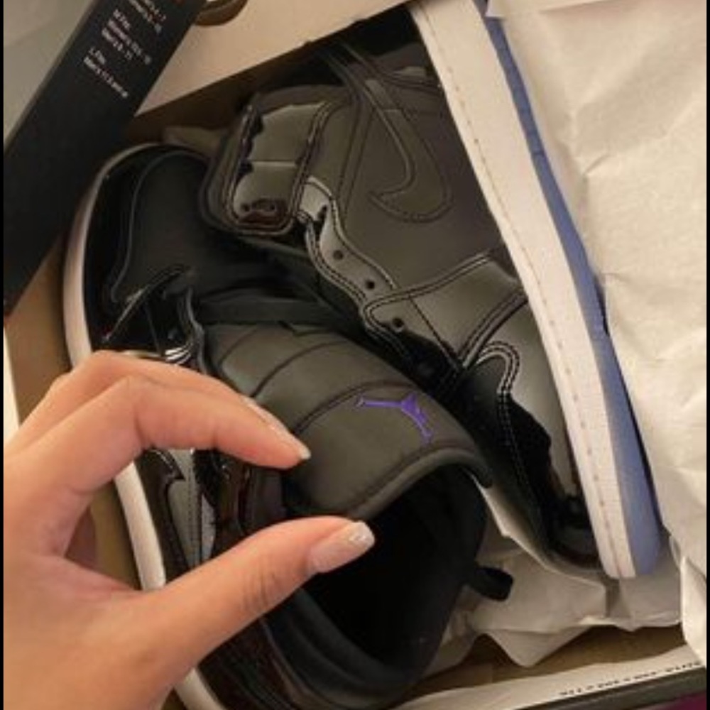 Space Jam Jordan Mid